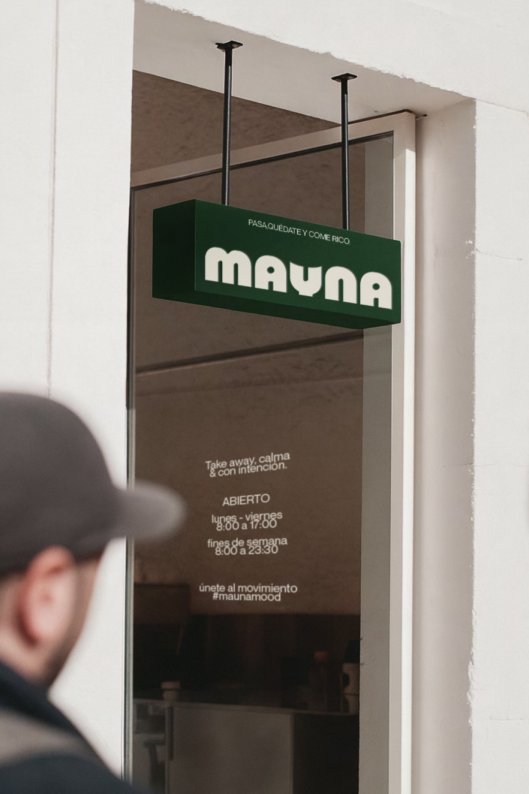 Poke bowl con atún marinado, zanahoria, cebolla y edamame